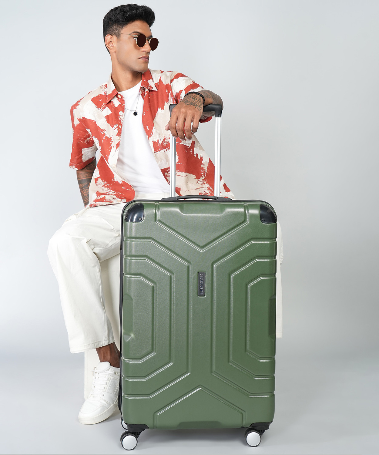 Image of KILLER Spider Check-in Suitcase 8 Wheels - 30 inch