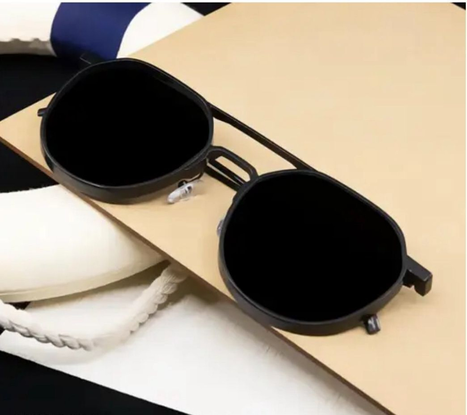 Image of SUNGLASSES WORLD Round Sunglasses