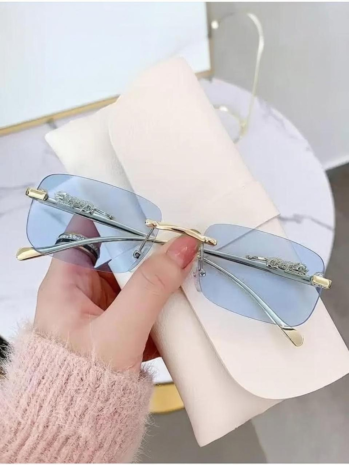 Image of artrue Rectangular Sunglasses