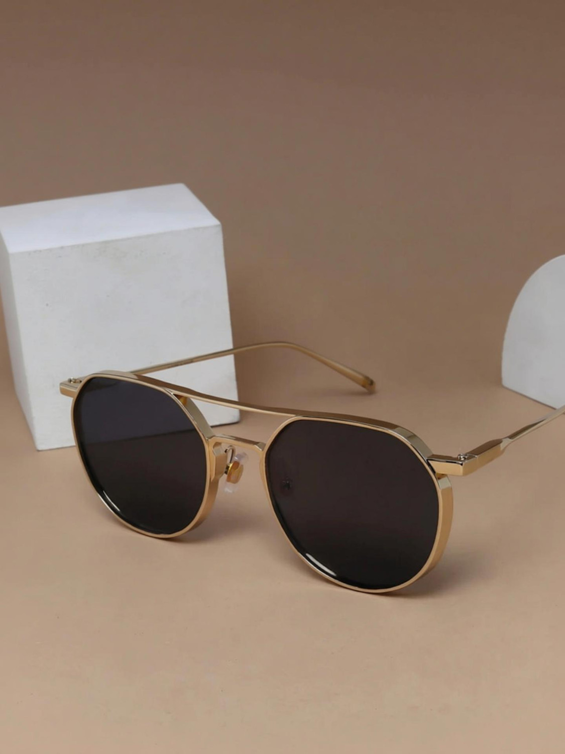 EYELLUSION Round Sunglasses