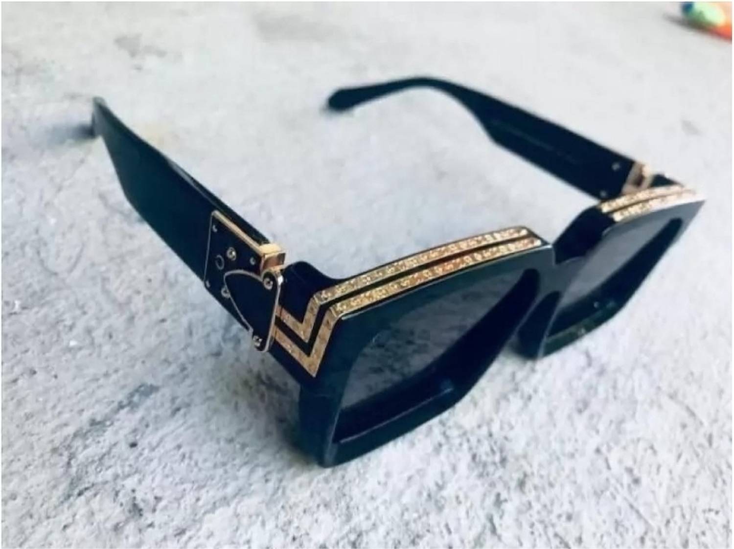 artrue Over-sized Sunglasses - Image 1