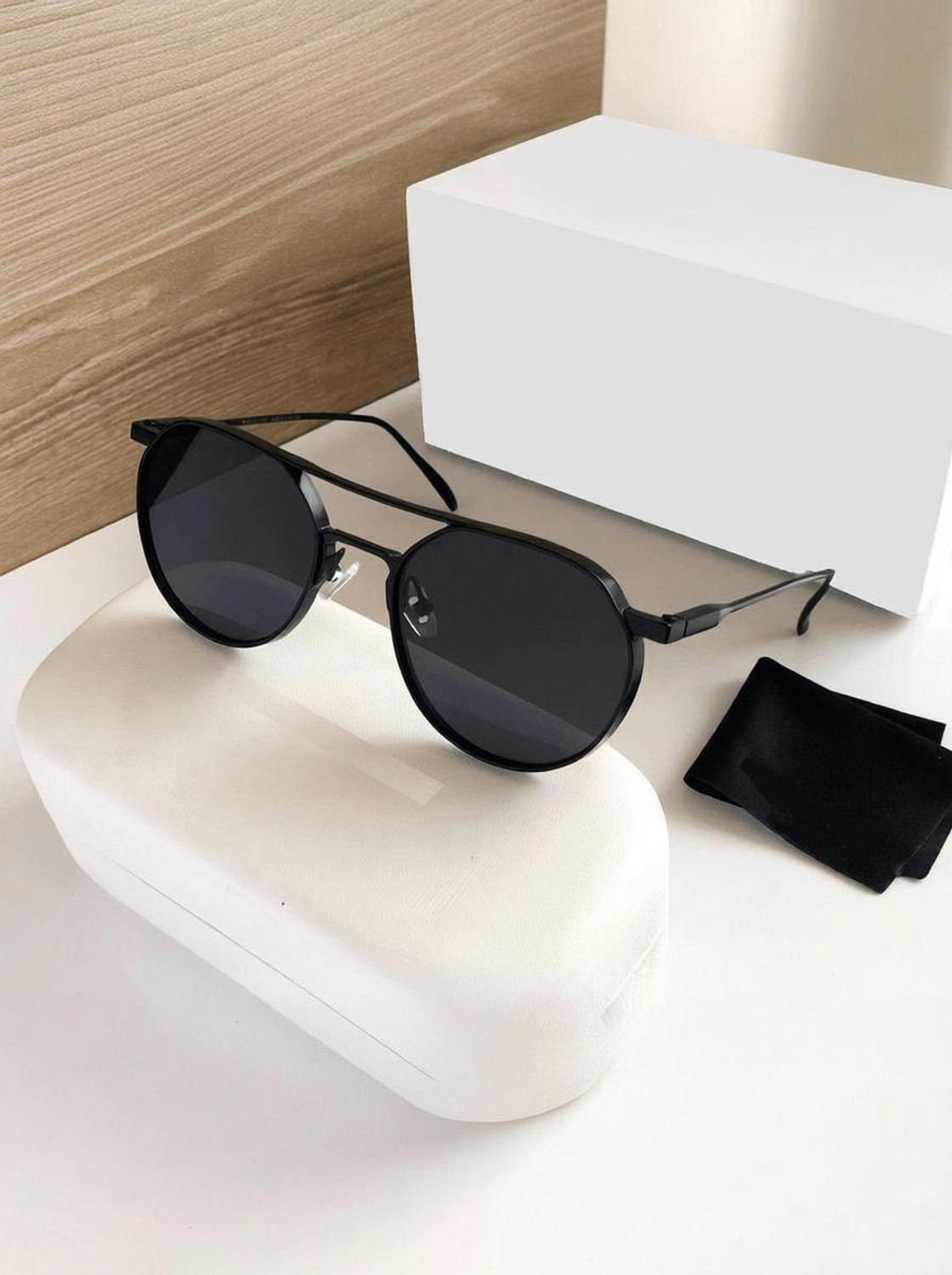 Image of SUNGLASSES WORLD Round Sunglasses