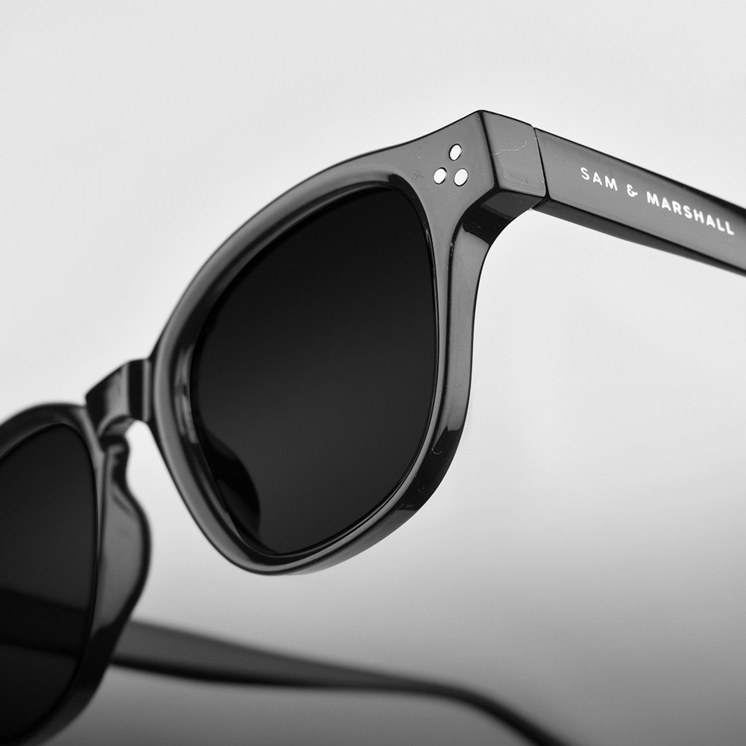 Image of SAM AND MARSHALL Round Sunglasses