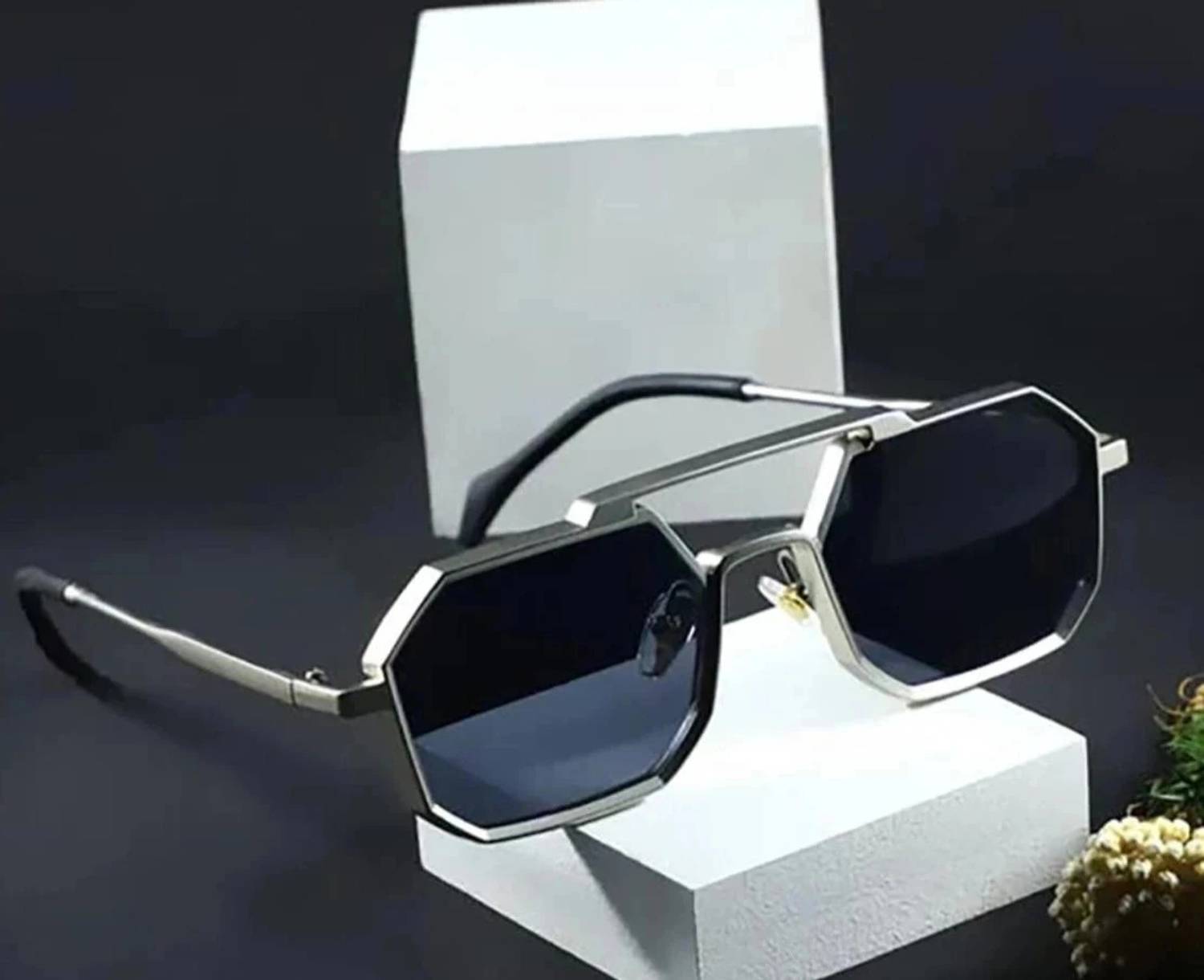 GOODINA Retro Square Sunglasses - Image 1