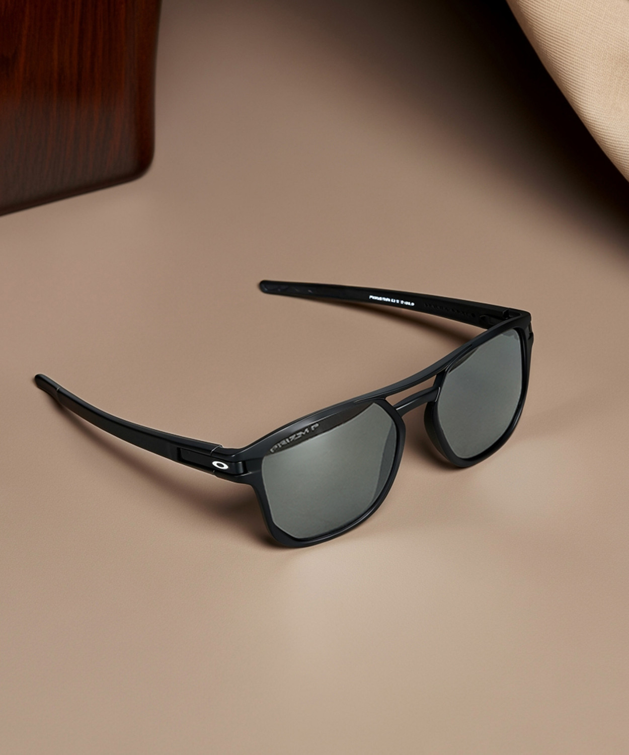 Image of OAKLEY Latch Beta Retro Square Sunglass