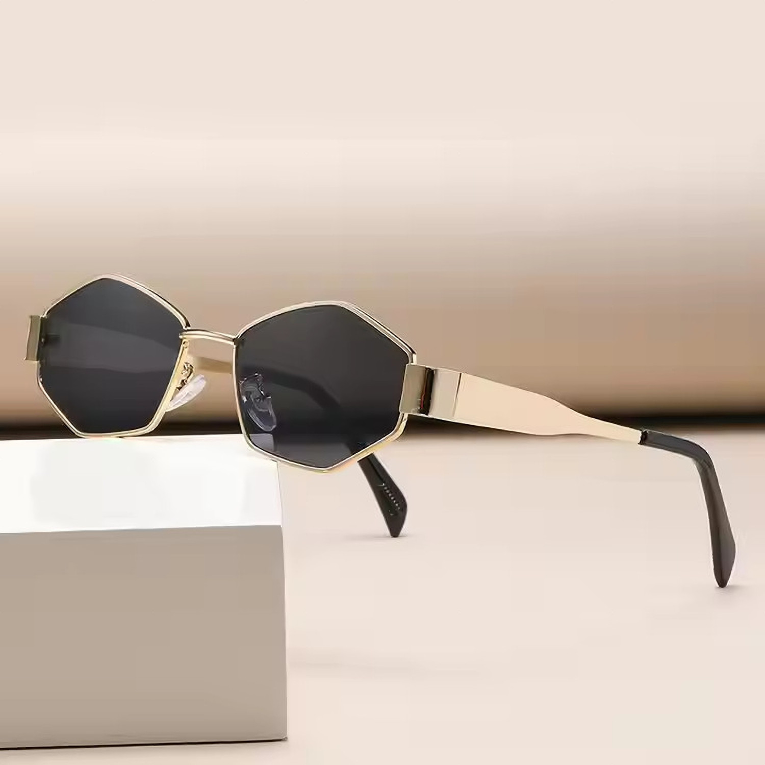 Image of KRILLEN SHADES Oval Sunglasses