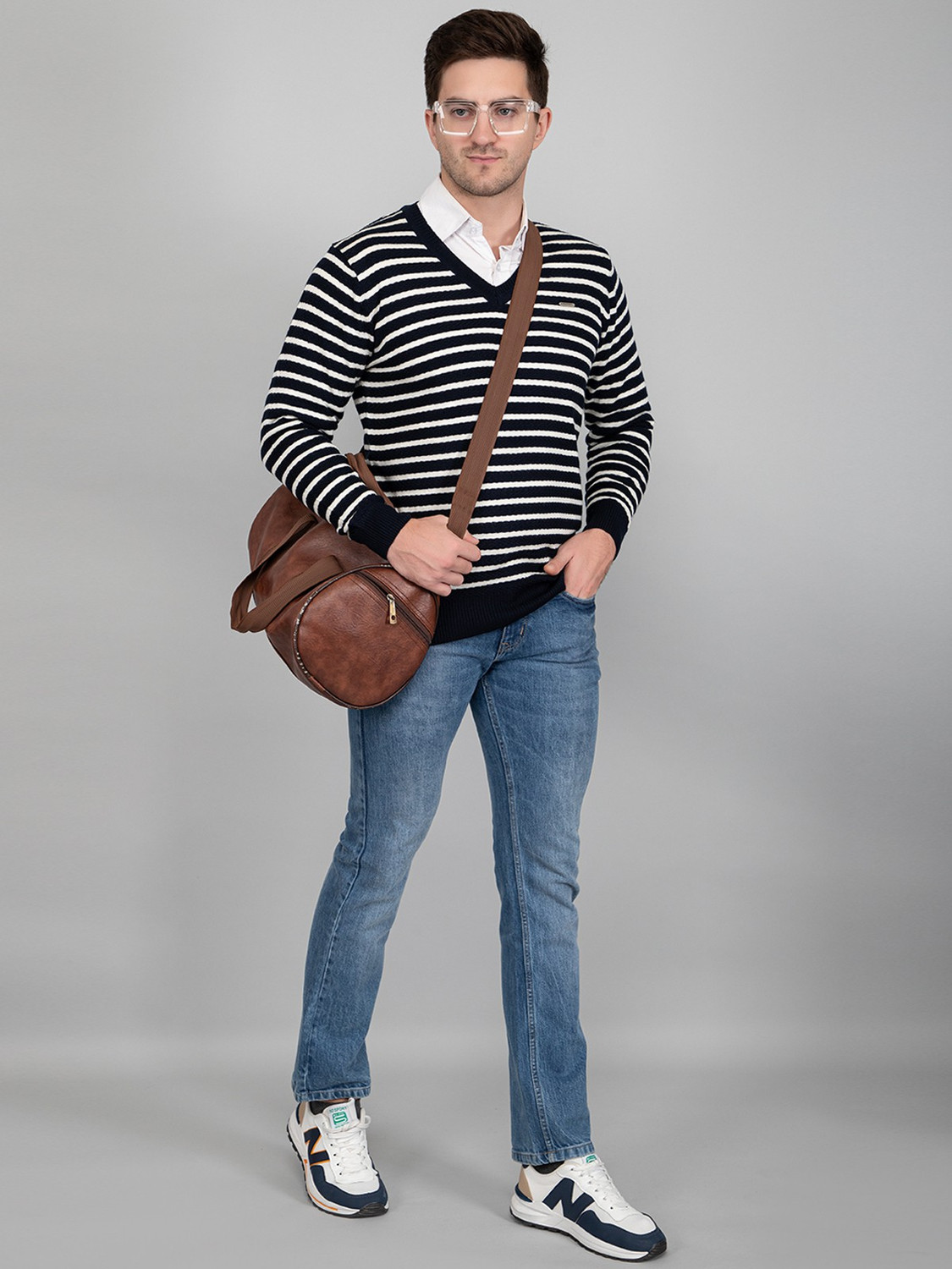 Image of GODFREY Colorblock V Neck Casual Men Dark Blue, White, Multicolor Sweater