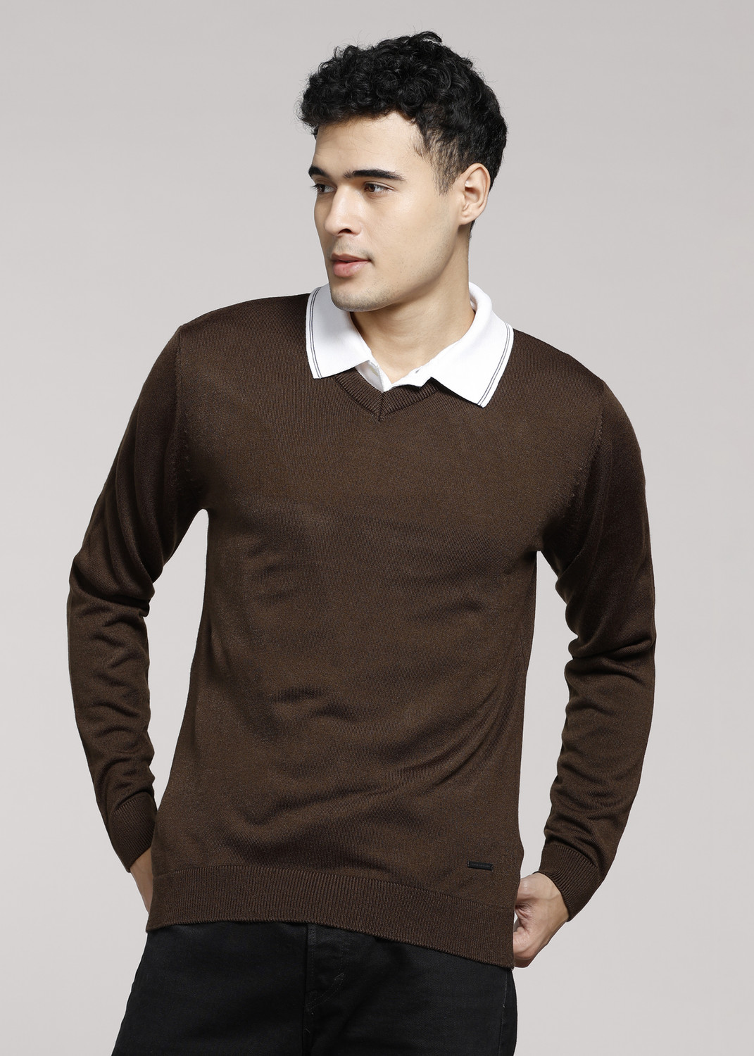 Image of PETER ENGLAND Men Solid Round Neck Dark Green Sweater