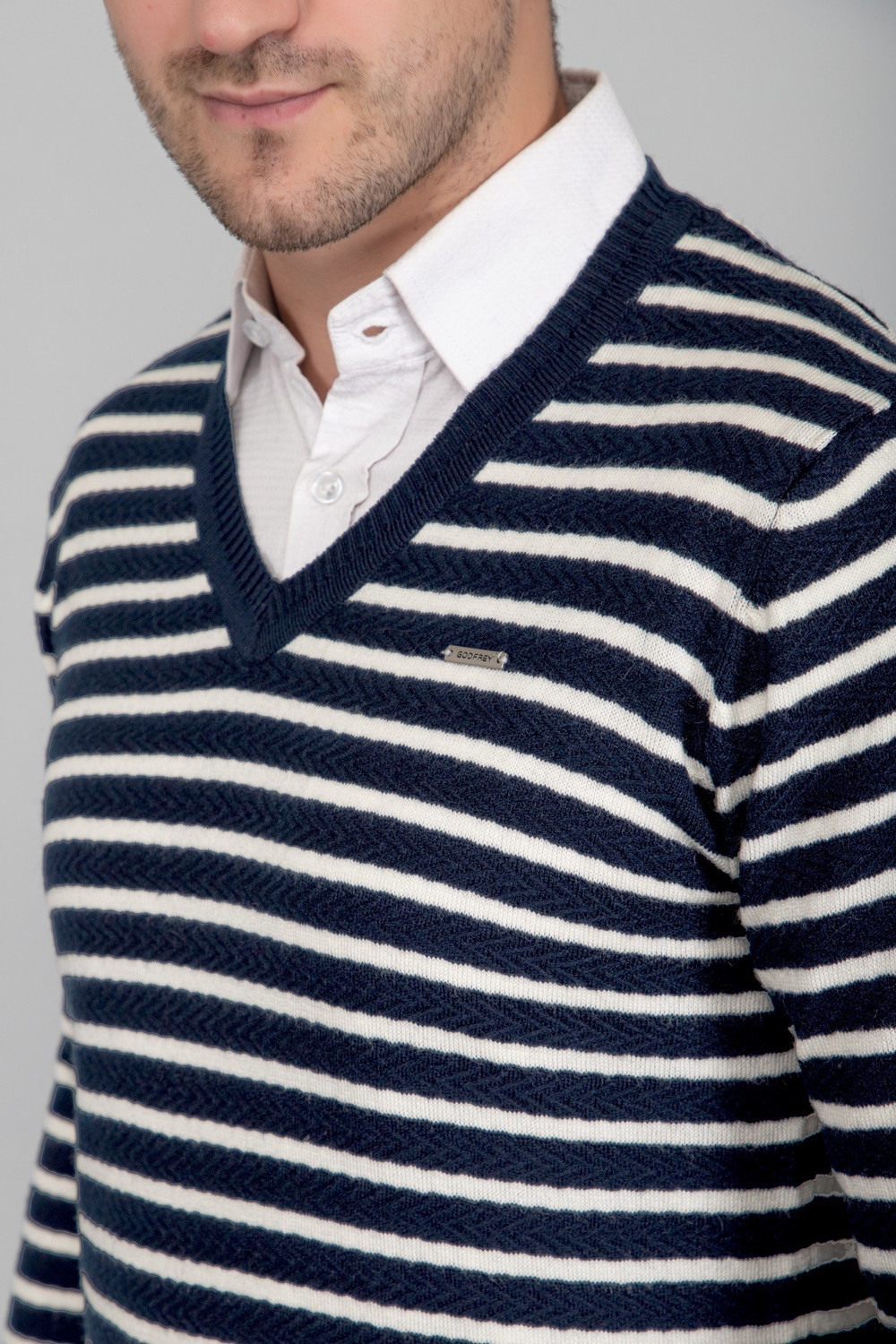 Image of GODFREY Colorblock V Neck Casual Men Dark Blue, White, Multicolor Sweater