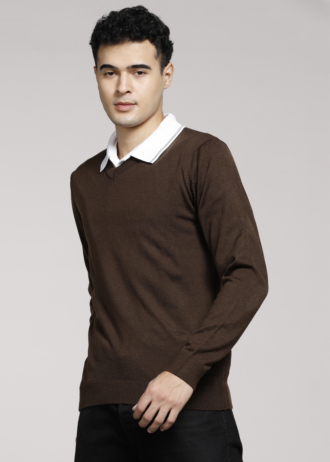 Image of PETER ENGLAND Men Solid Round Neck Dark Green Sweater