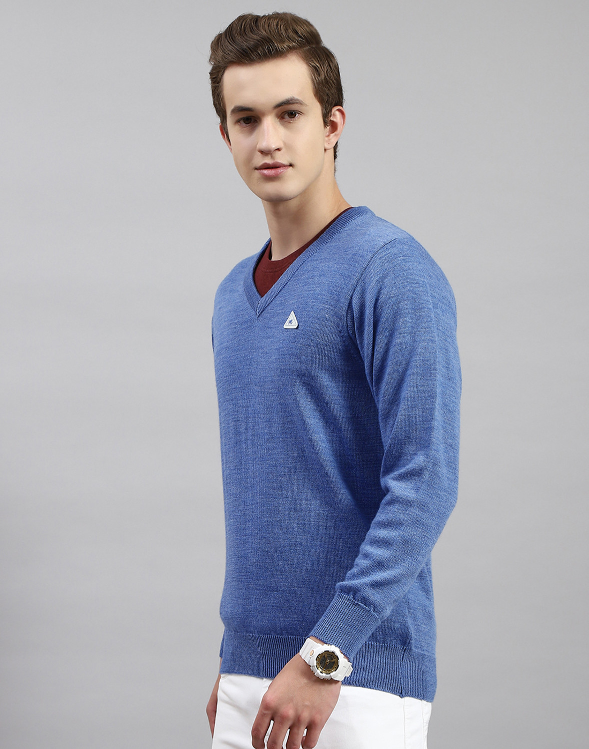 Image of MONTE CARLO Men Solid V Neck Blue Sweater