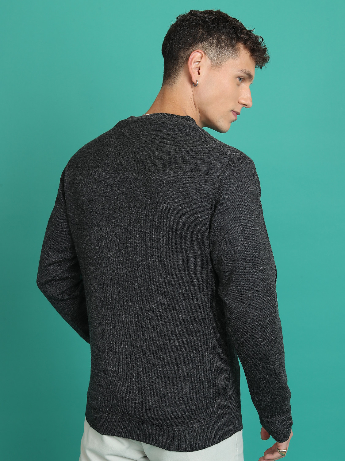 Image of HIGHLANDER Solid Round Neck Casual Men Grey Sweater