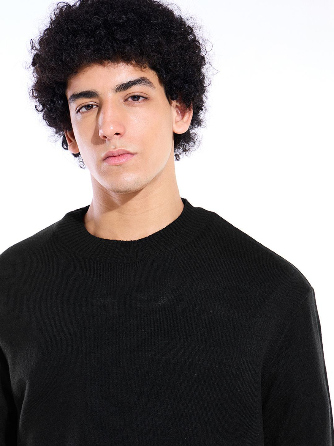 Image of BEWAKOOF Solid Round Neck Casual Men Black Sweater