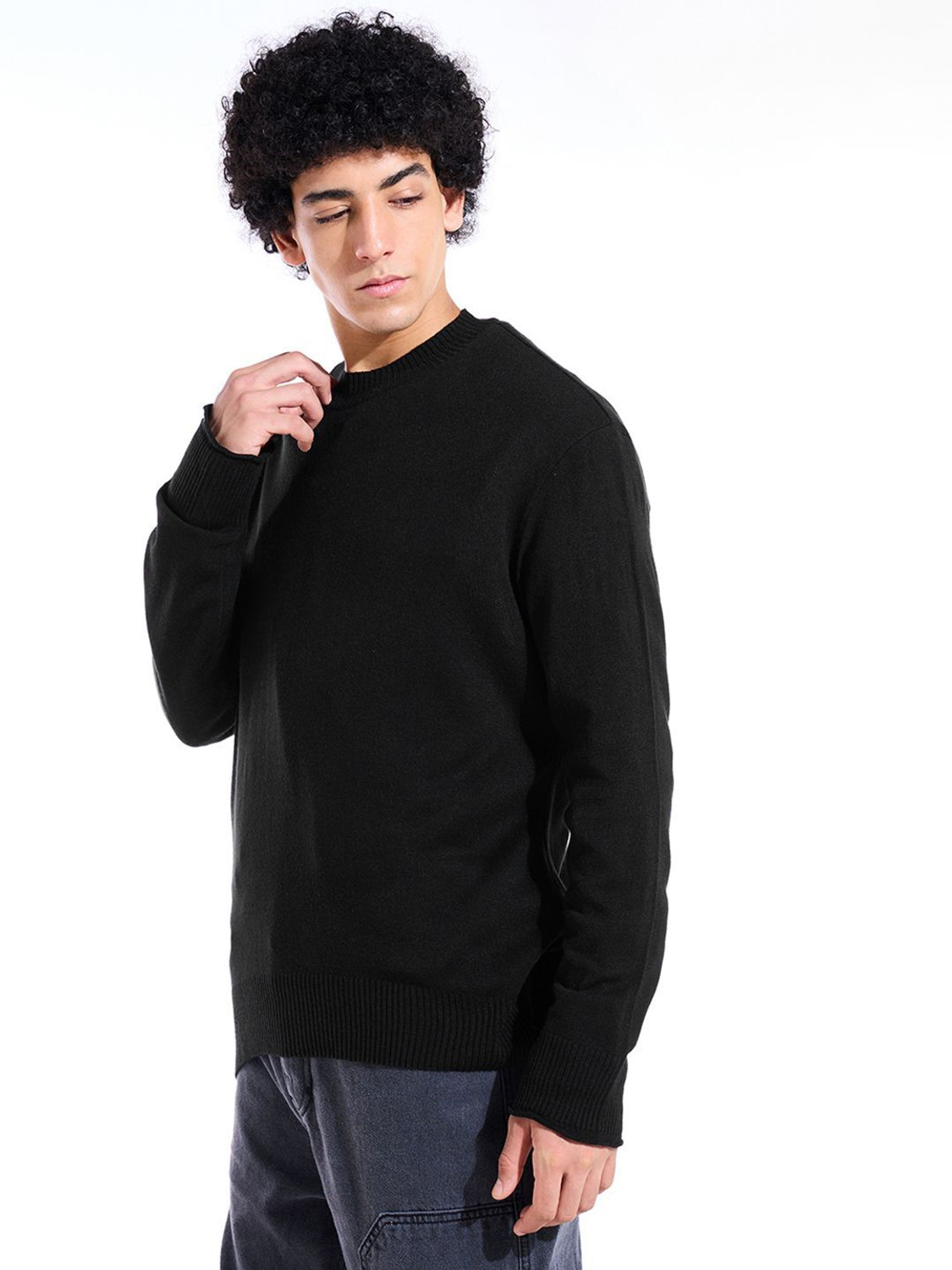 Image of BEWAKOOF Solid Round Neck Casual Men Black Sweater