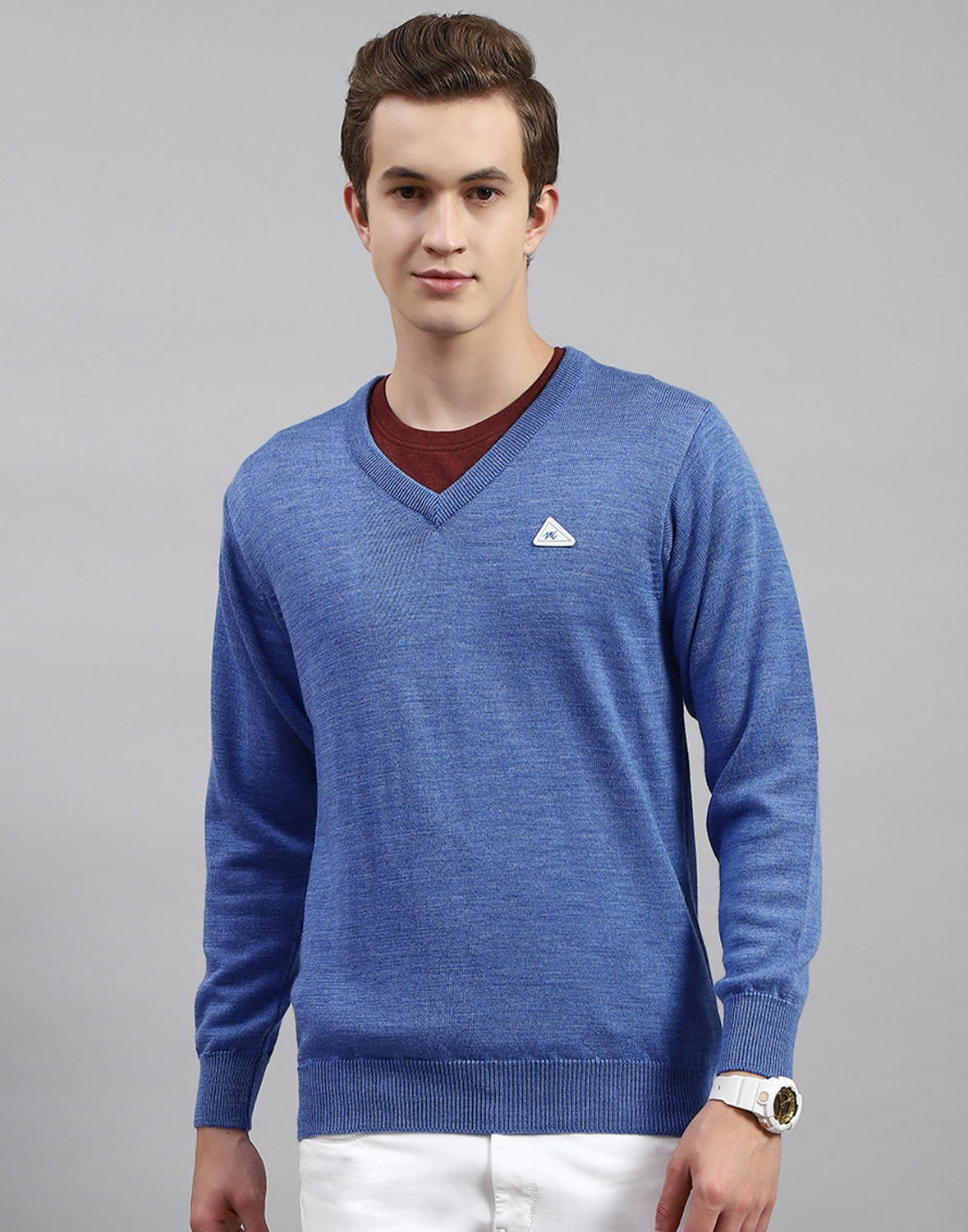 Image of MONTE CARLO Men Solid V Neck Blue Sweater