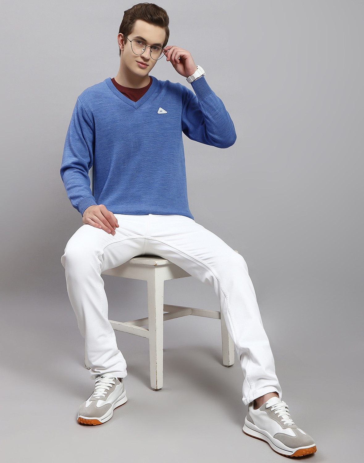 Image of MONTE CARLO Men Solid V Neck Blue Sweater