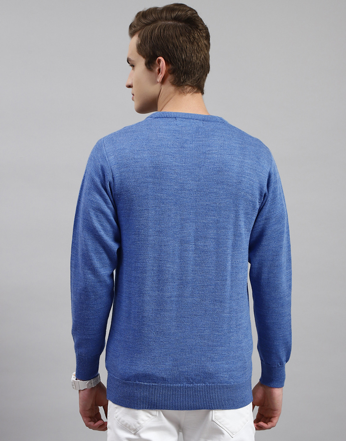 Image of MONTE CARLO Men Solid V Neck Blue Sweater
