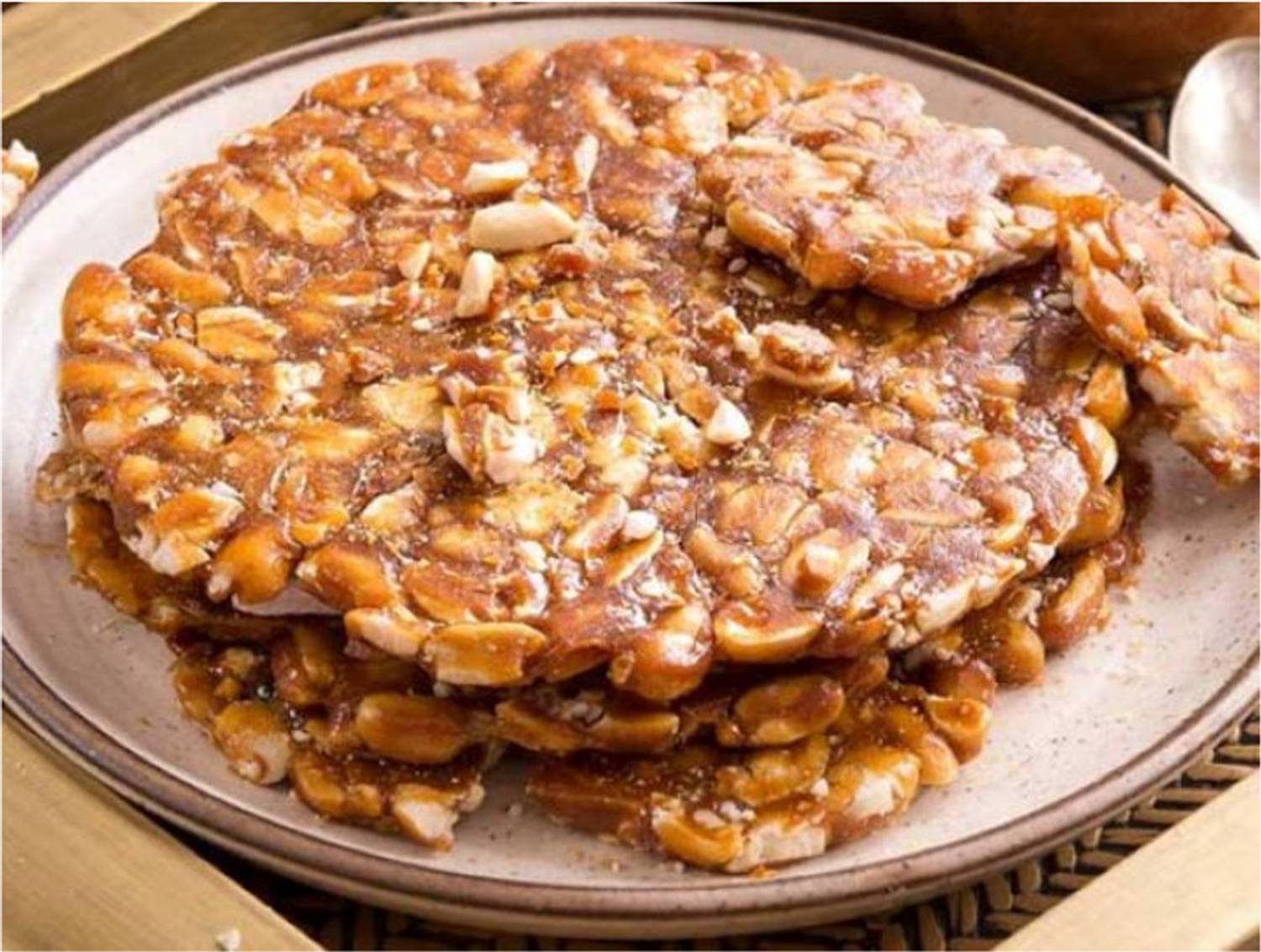 90's MILL Roasted Peanut Chikki||Gol Gajjak||Round Peanut Chikki / GAZAK / Gajak-200g*1Pk