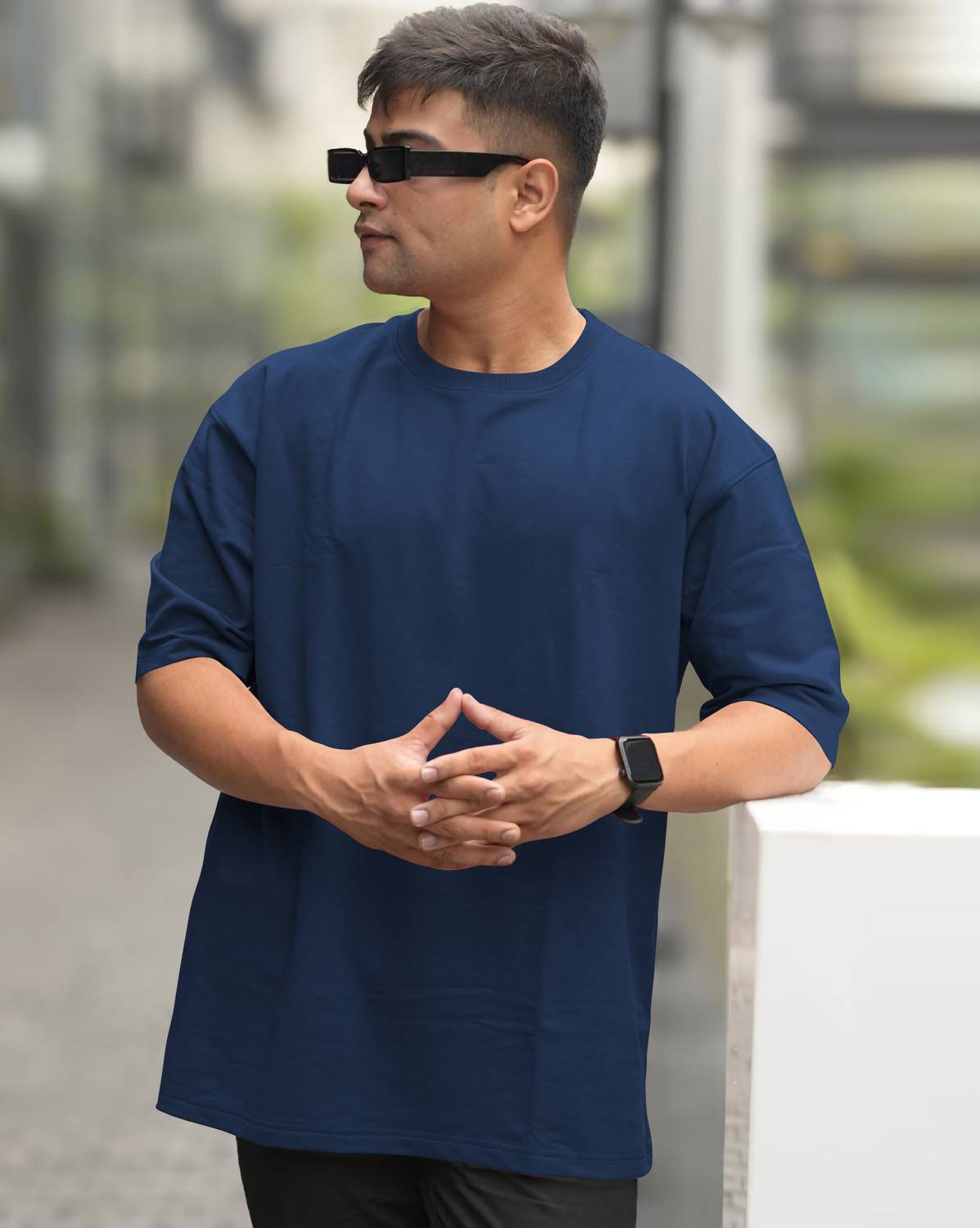 Amaran Solid Men Round Neck Navy Blue T-Shirt