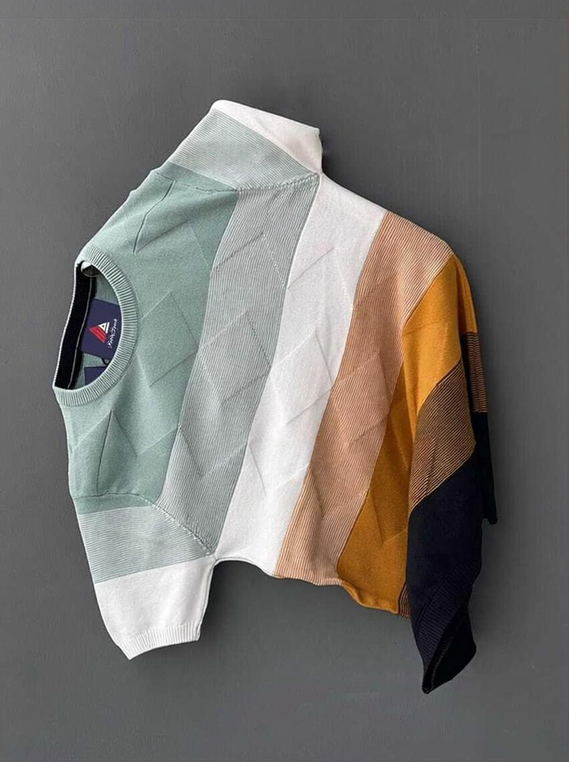 Image of ARAAVI Colorblock Men Round Neck Multicolor T-Shirt