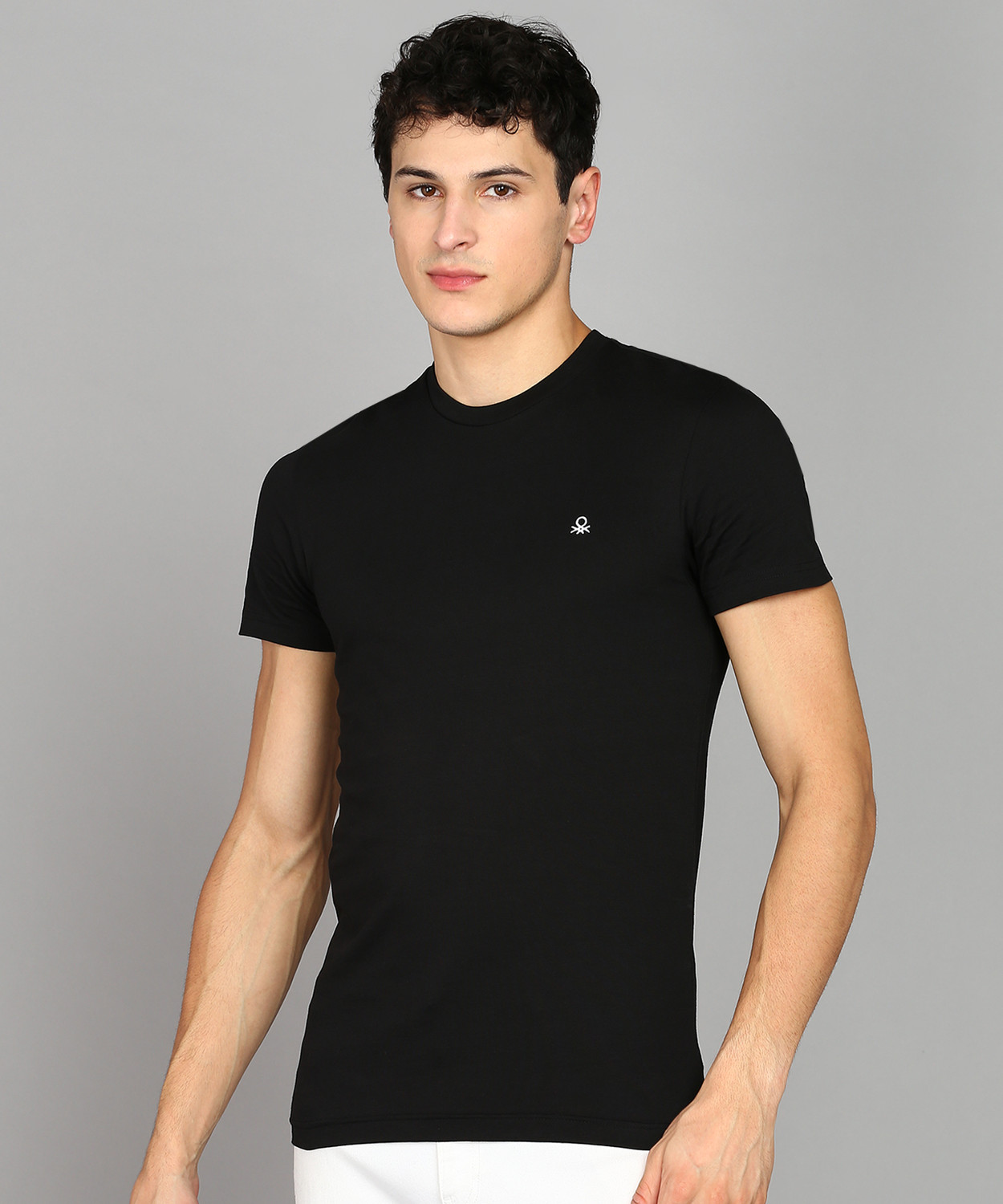 Image of United Colors of Benetton Solid Men Round Neck Black T-Shirt