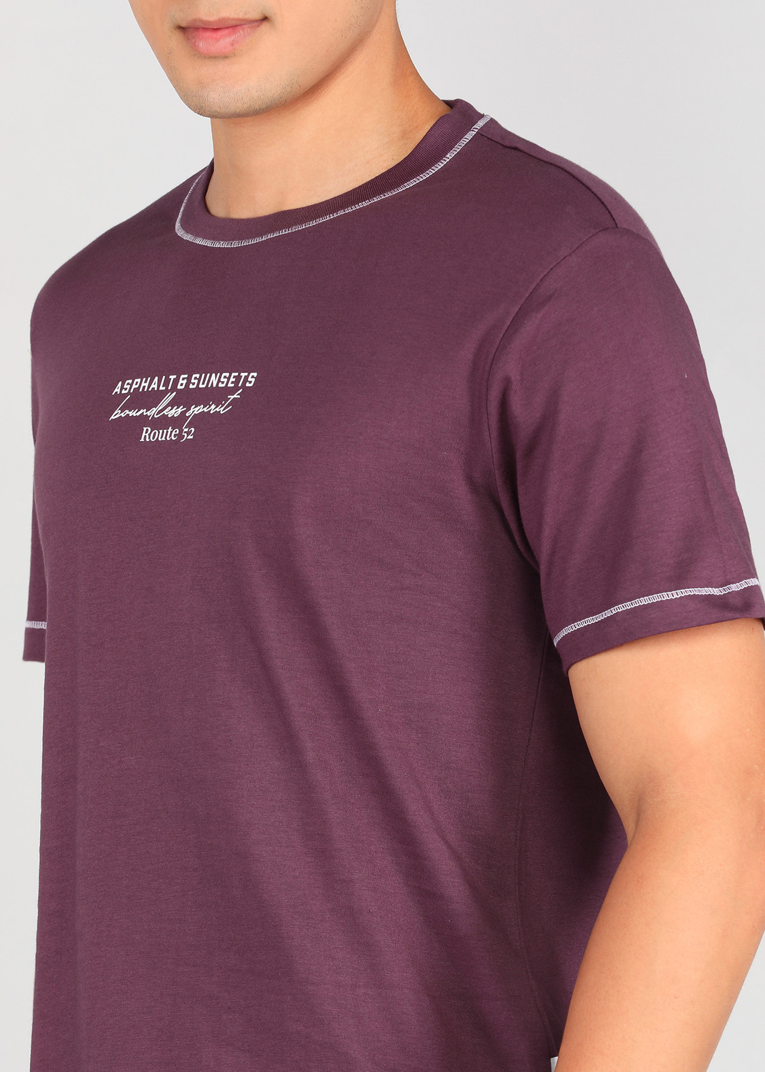 Image of Roadster Graphic Print Men Round Neck Purple T-Shirt