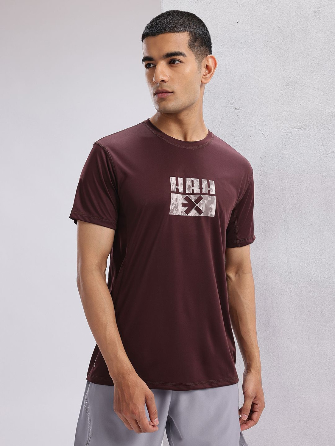 Image of HRX by Hrithik Roshan Graphic Print Men Round Neck Brown T-Shirt