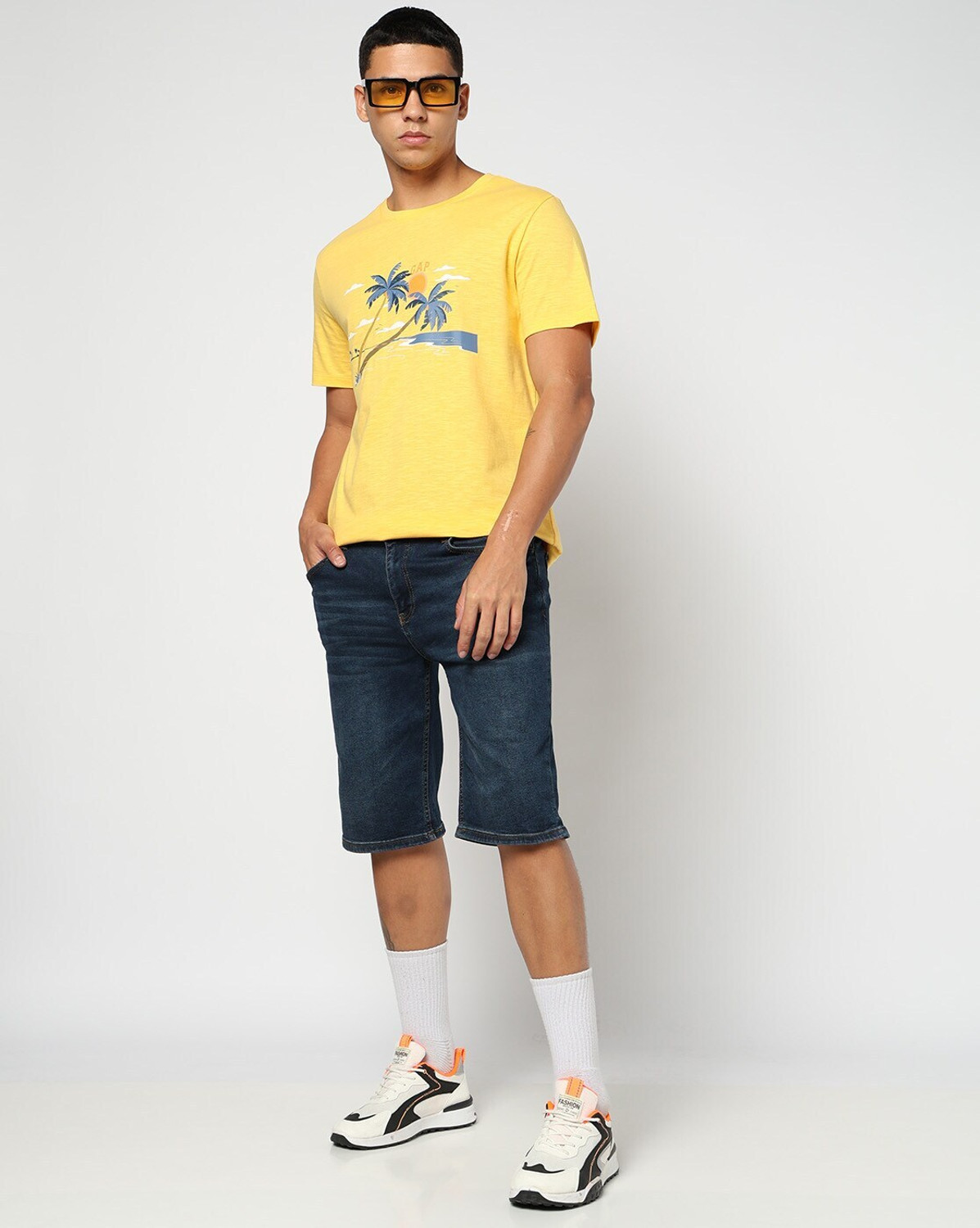 Image of GAP Printed Men Round Neck Yellow T-Shirt