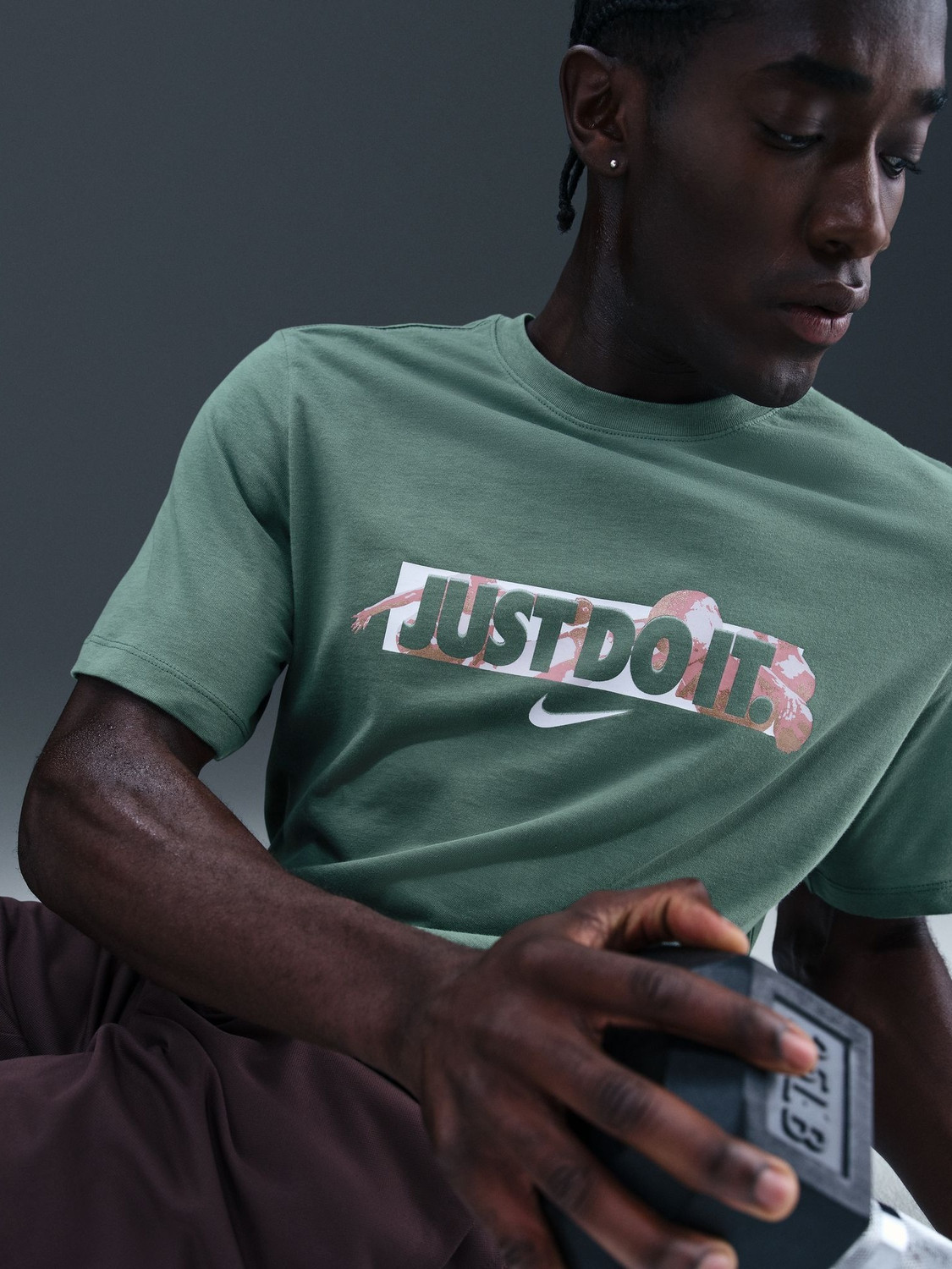 Image of NIKE Solid Men Round Neck Green T-Shirt