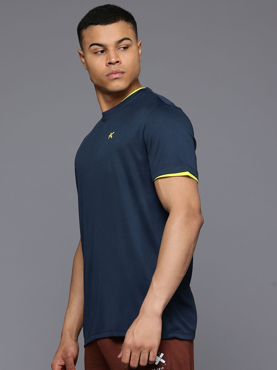 Image of HRX by Hrithik Roshan Solid Men Round Neck Navy Blue T-Shirt