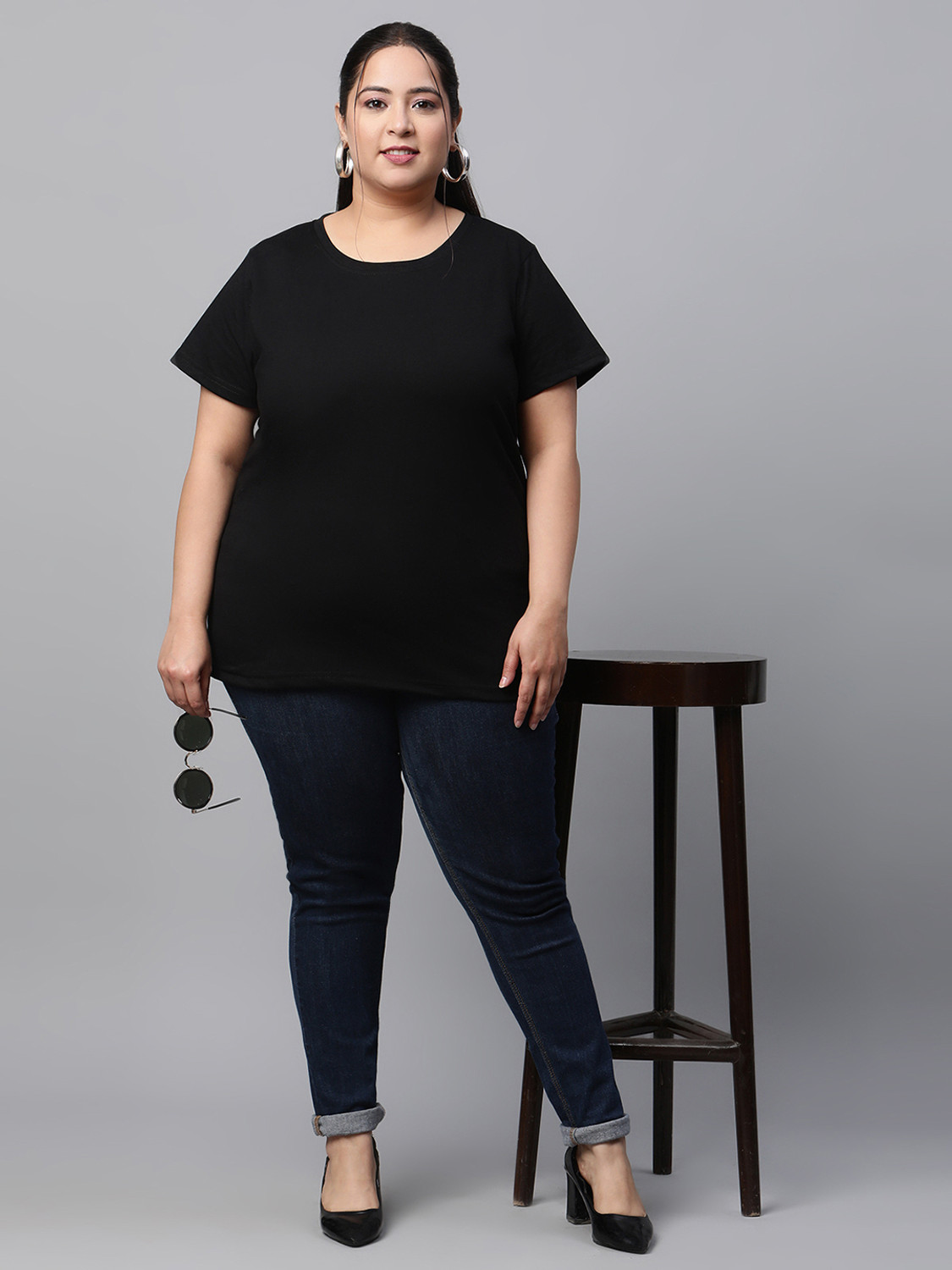 Image of UnaOne Solid Women Round Neck Black T-Shirt