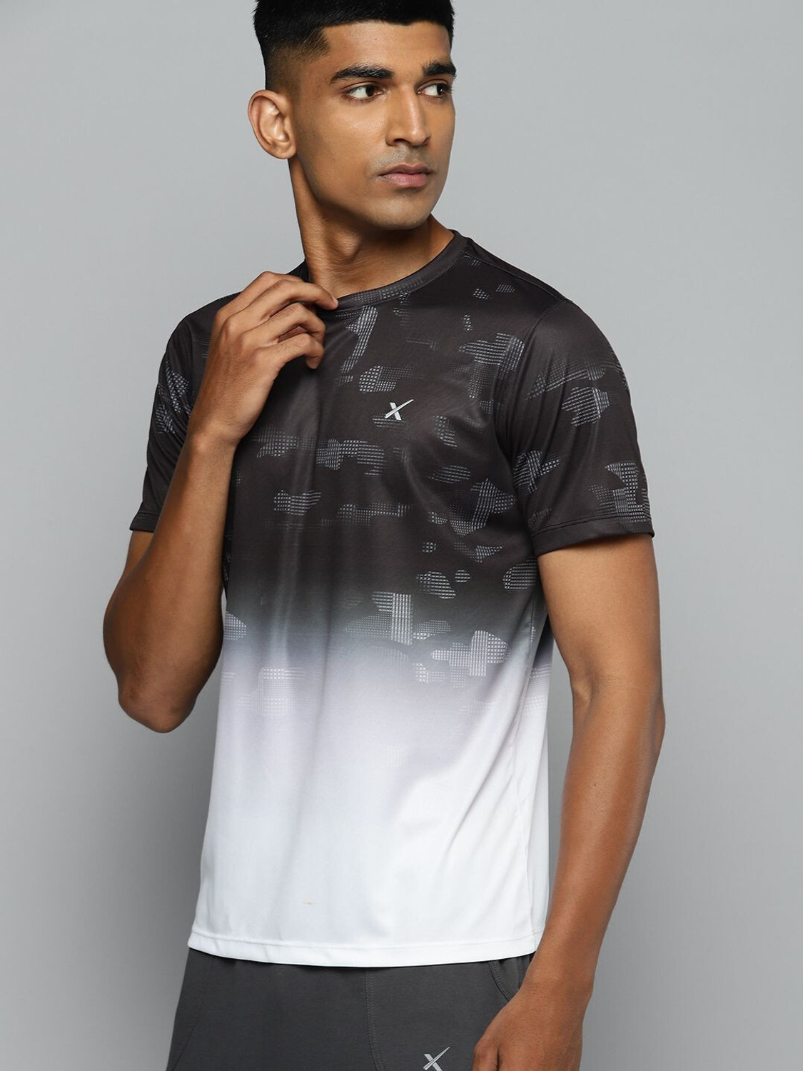 Image of HRX by Hrithik Roshan Colorblock Men Round Neck White T-Shirt