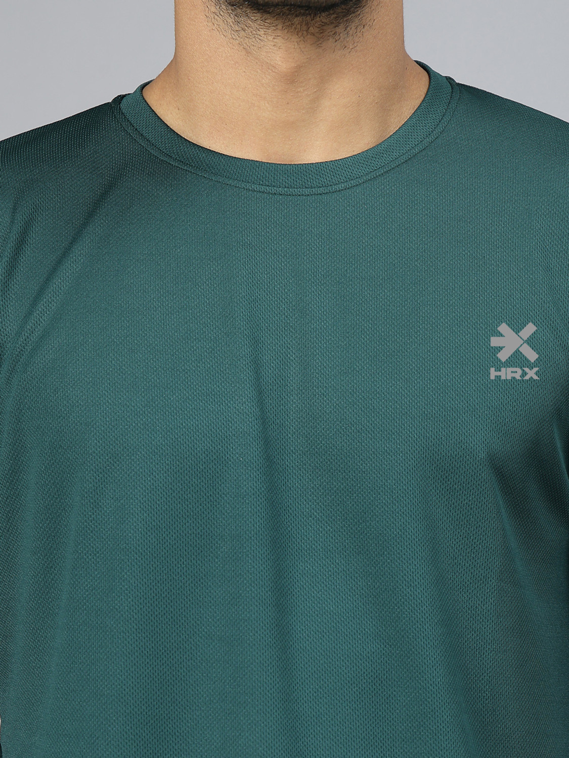 Image of HRX by Hrithik Roshan Solid Men Round Neck Green T-Shirt