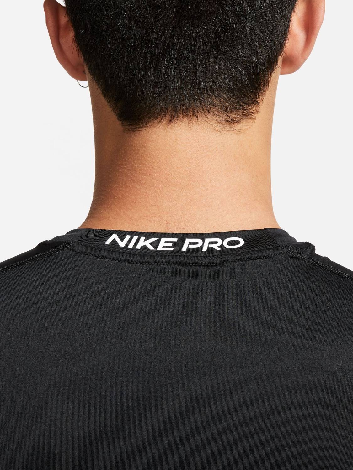 NIKE Men Black Round Neck T-Shirt - Image 4