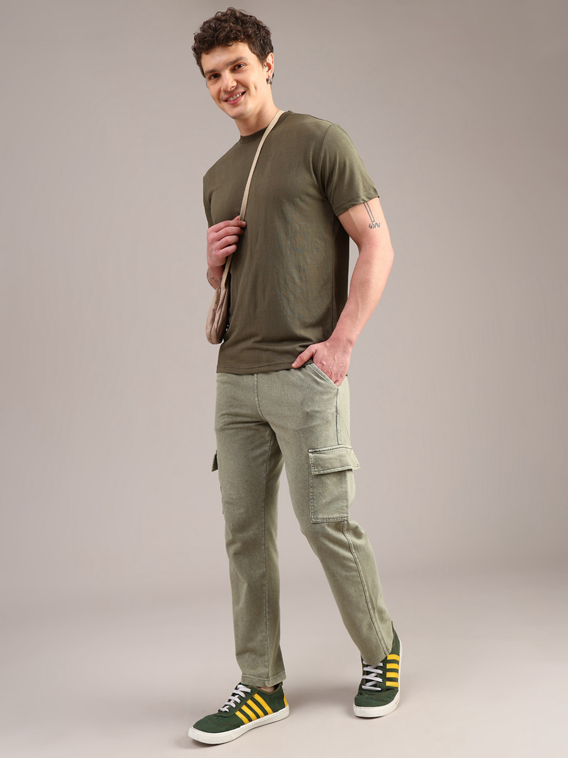 Image of V-MART Solid Men Round Neck Green T-Shirt