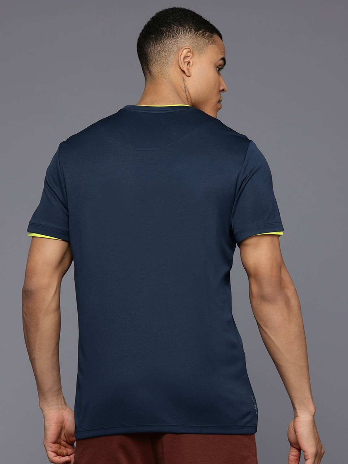 Image of HRX by Hrithik Roshan Solid Men Round Neck Navy Blue T-Shirt