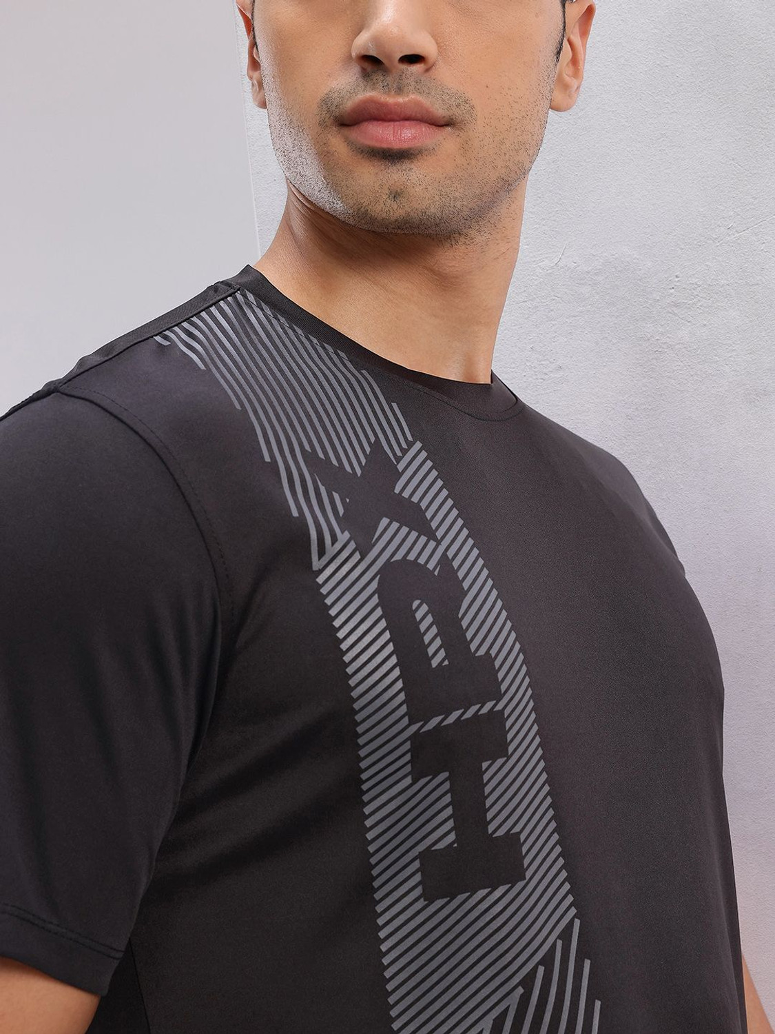 Image of HRX by Hrithik Roshan Printed Men Round Neck Black T-Shirt