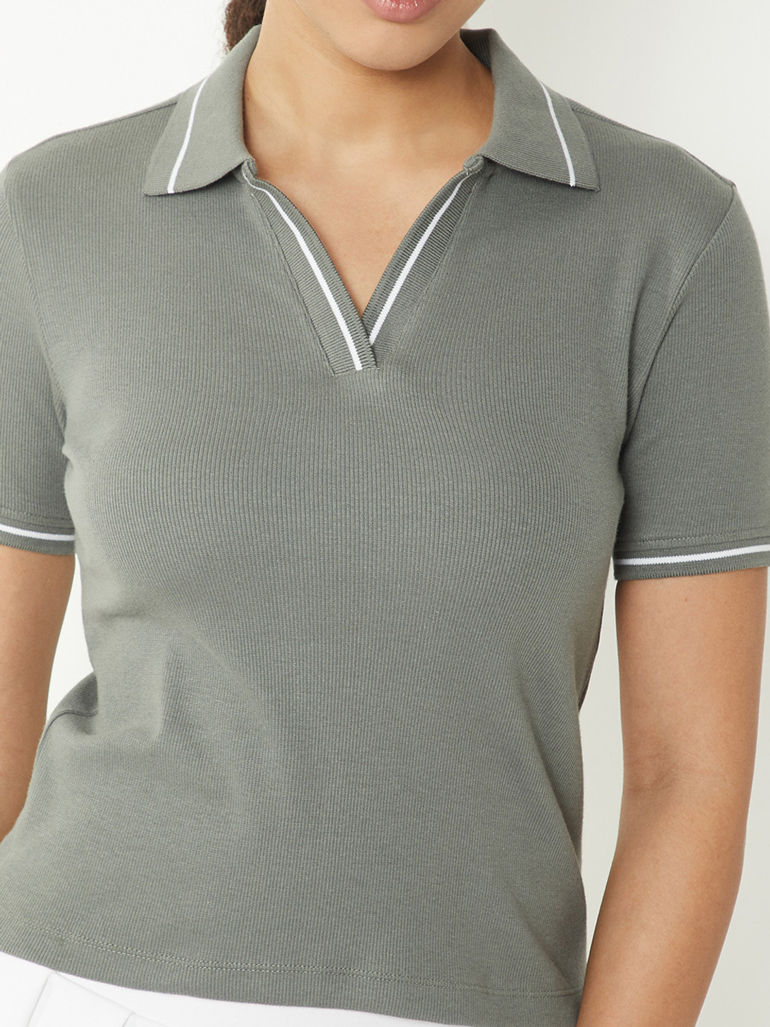 Image of MAX Solid Women Round Neck Grey T-Shirt