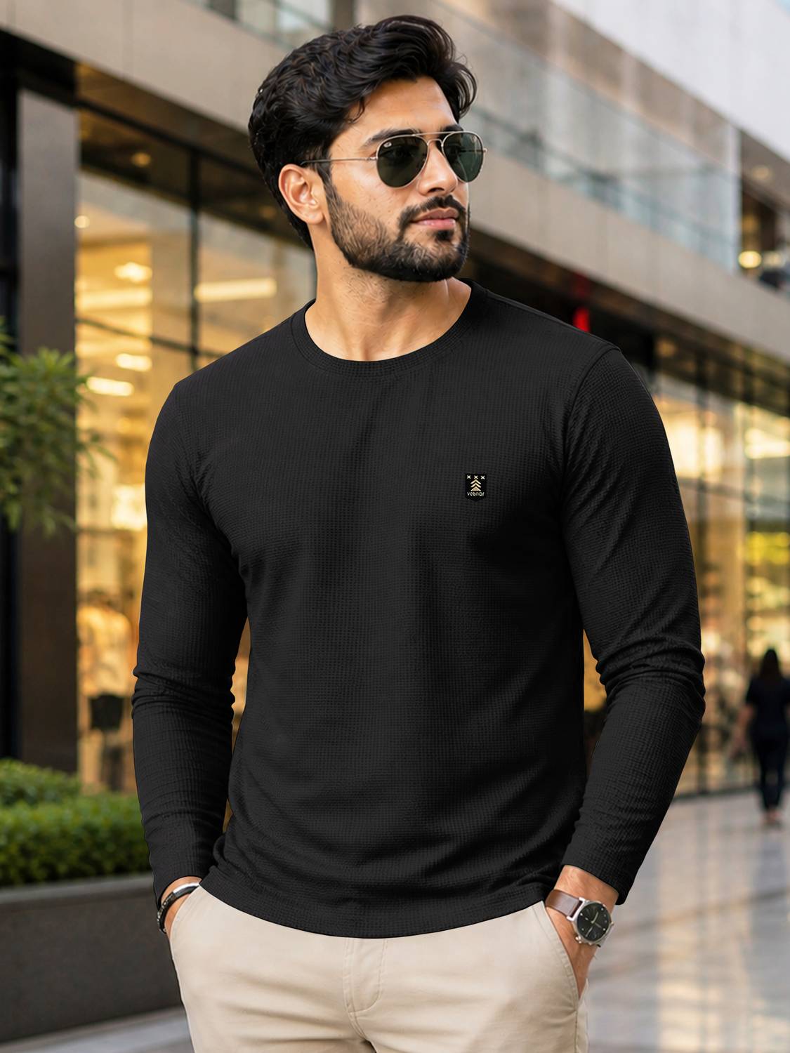 VeBNoR Men Solid Round Neck Cotton Blend Black T-Shirt