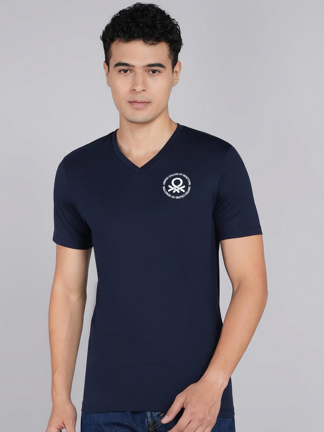 Image of United Colors of Benetton Solid Men V Neck Dark Blue T-Shirt