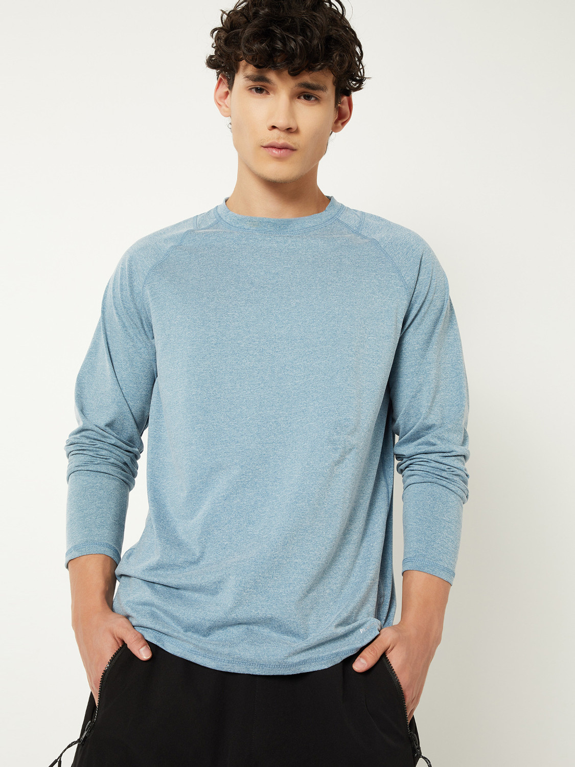 Image of MAX Solid Men Round Neck Blue T-Shirt