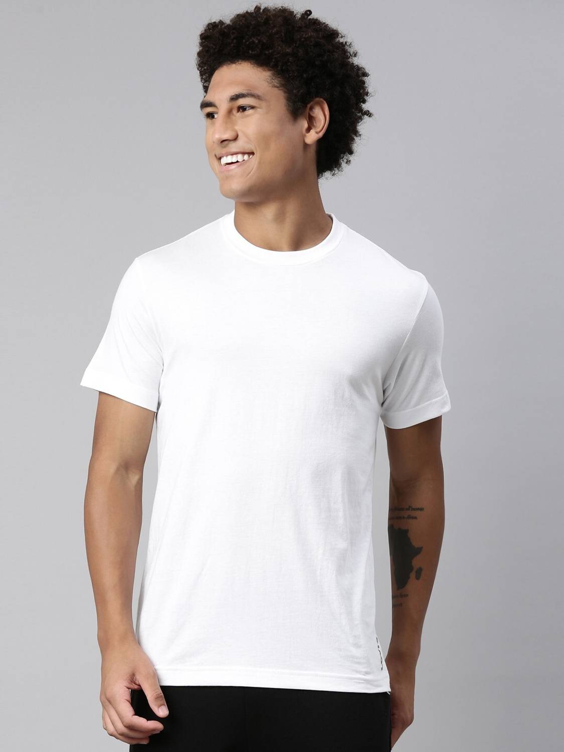 LEVI'S 025 Premium Soft Cotton Solid Round Neck Men Solid Round N