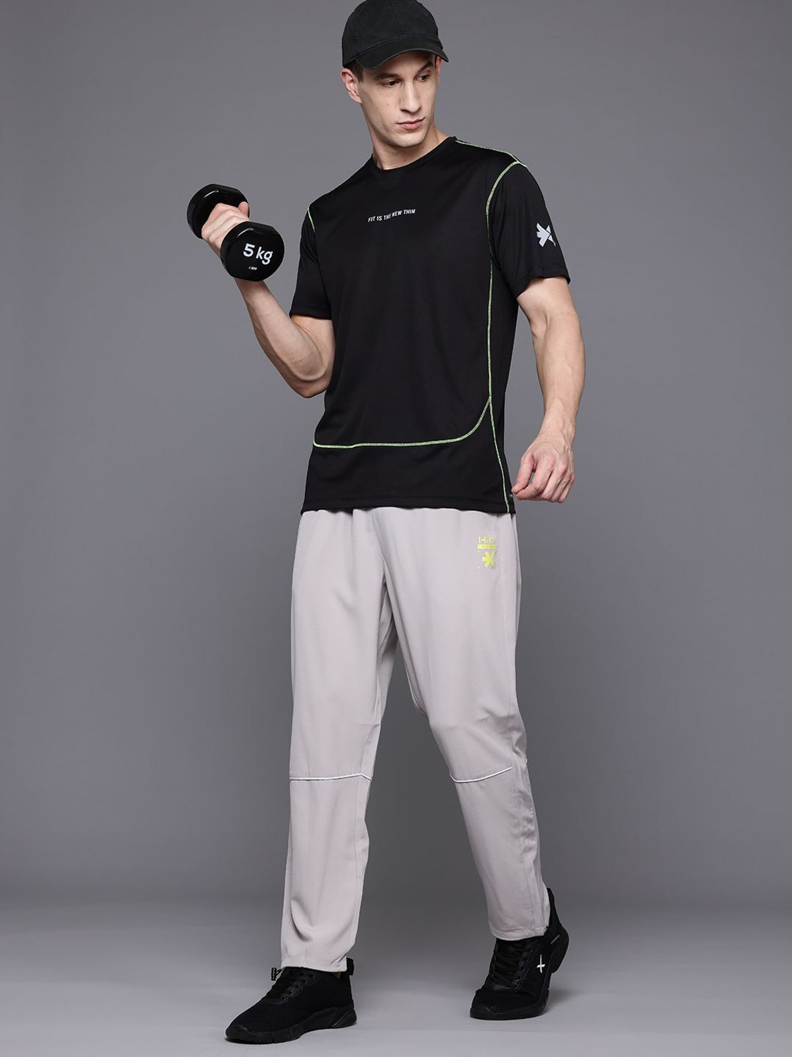 Image of HRX by Hrithik Roshan Solid Men Round Neck Black T-Shirt