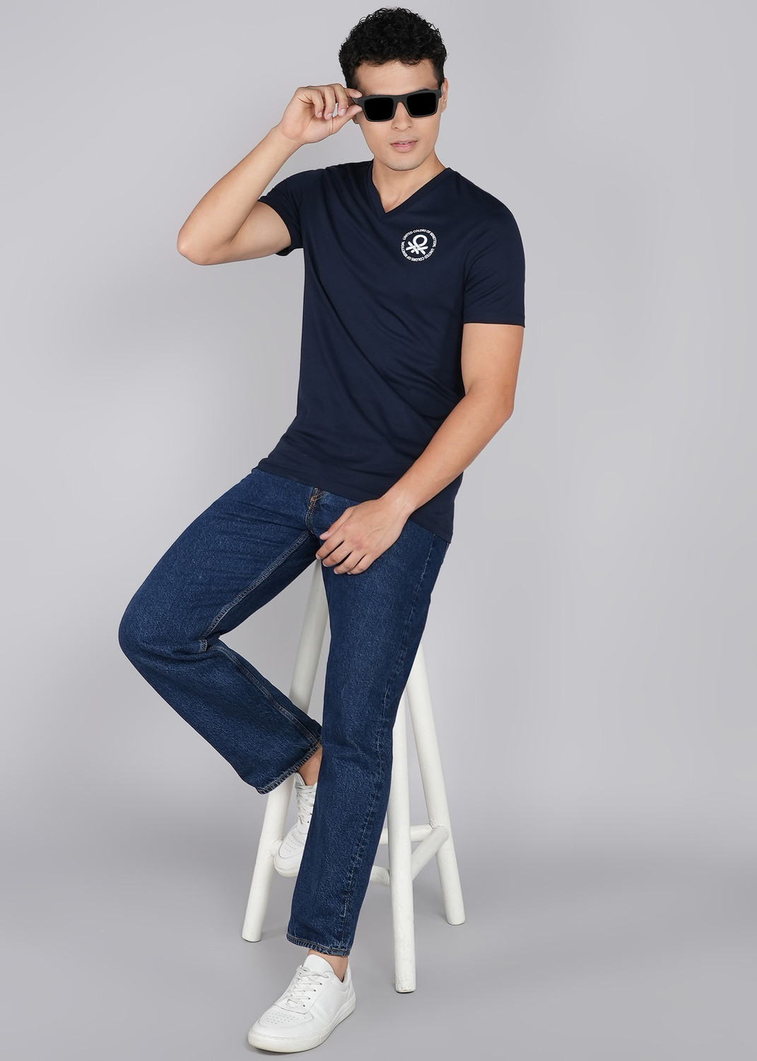 Image of United Colors of Benetton Solid Men V Neck Dark Blue T-Shirt