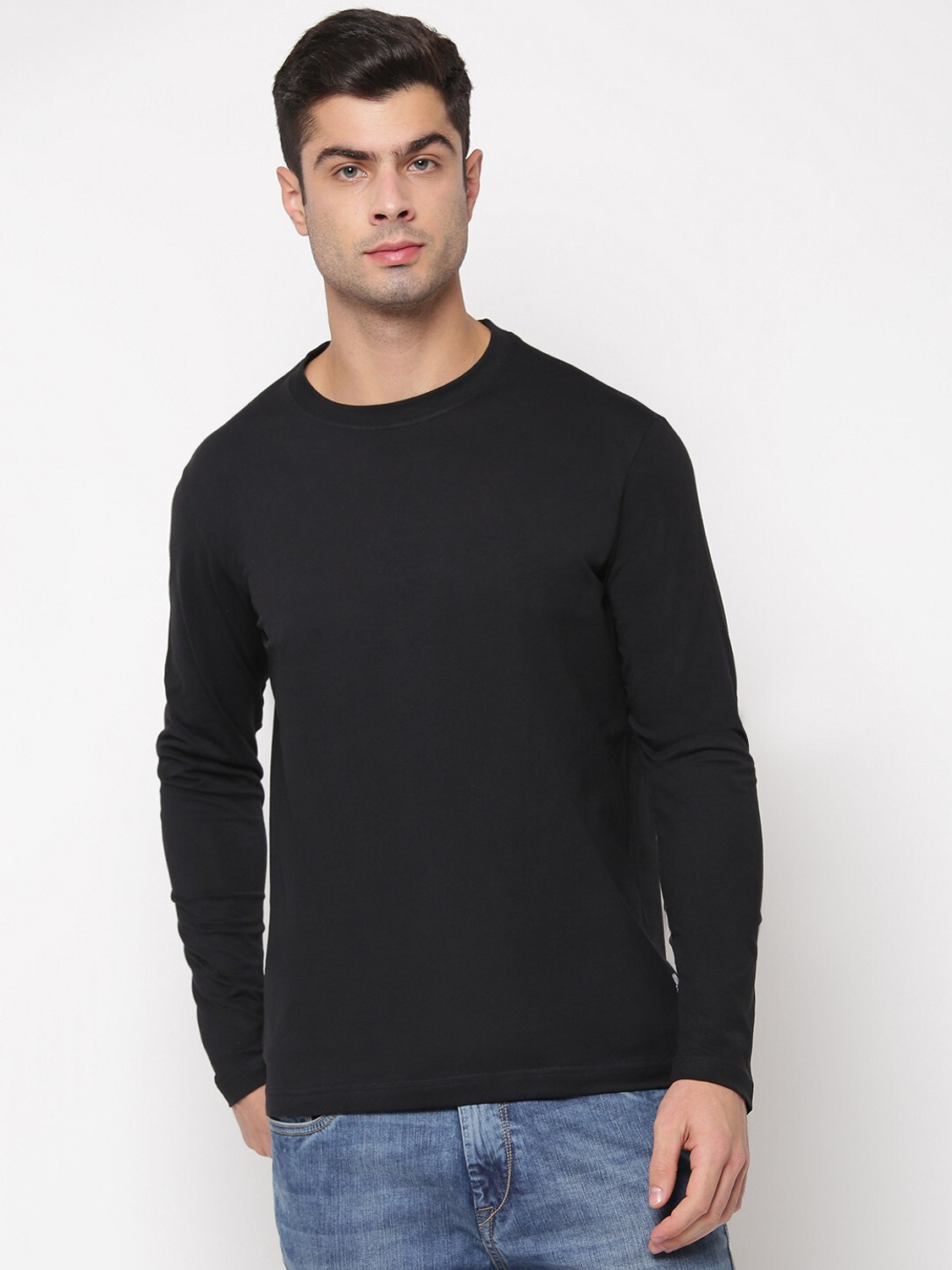 Image of LEVI'S Solid Men Round Neck Black T-Shirt