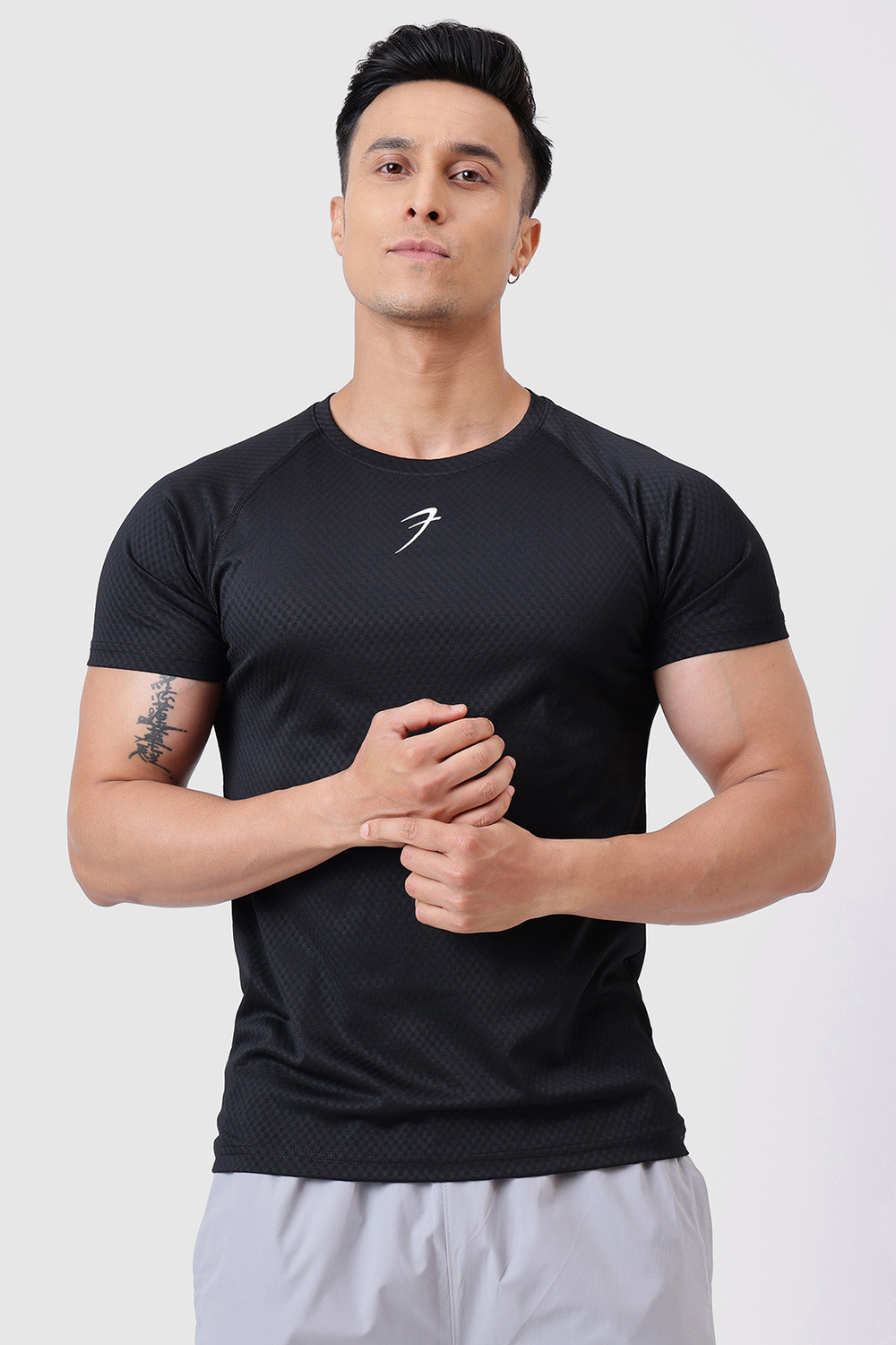 Image of FuaarK Solid Men Round Neck Black T-Shirt