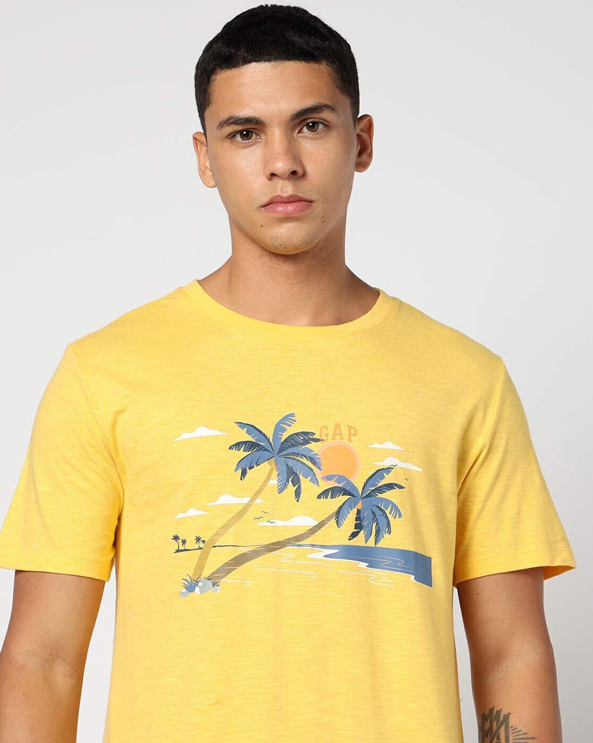 Image of GAP Printed Men Round Neck Yellow T-Shirt