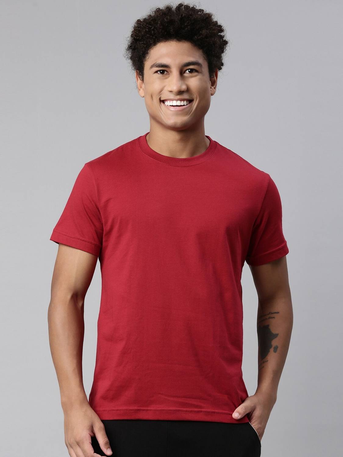 LEVI'S 025 Premium Soft Cotton Solid Round Neck Men Solid Round N