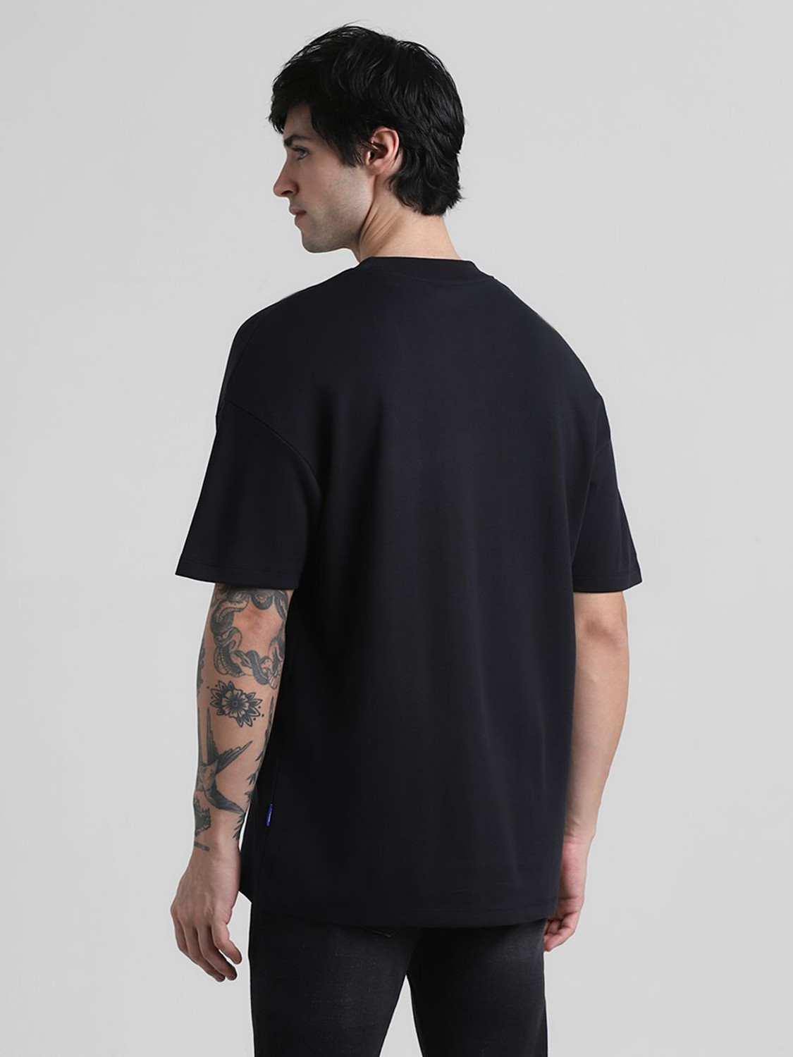 Image of JACK & JONES Solid Men Round Neck Black T-Shirt