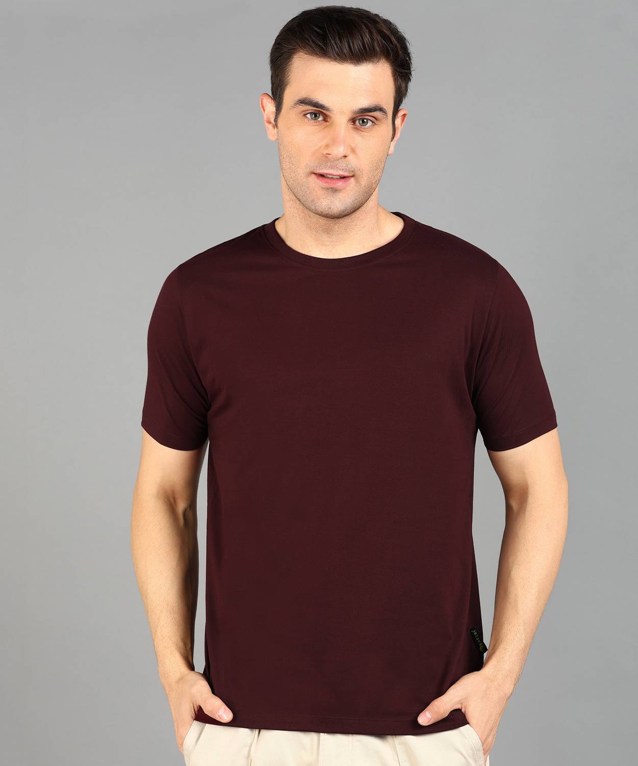 KAEZRI Men Solid Round Neck Pure Cotton Maroon T-Shirt